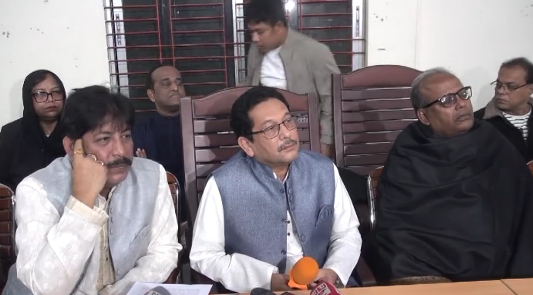 ফরিদপুরে আ.লীগের প্রার্থীর বিরুদ্ধে অপপ্রচারের প্রতিবাদে সংবাদ সম্মেলন