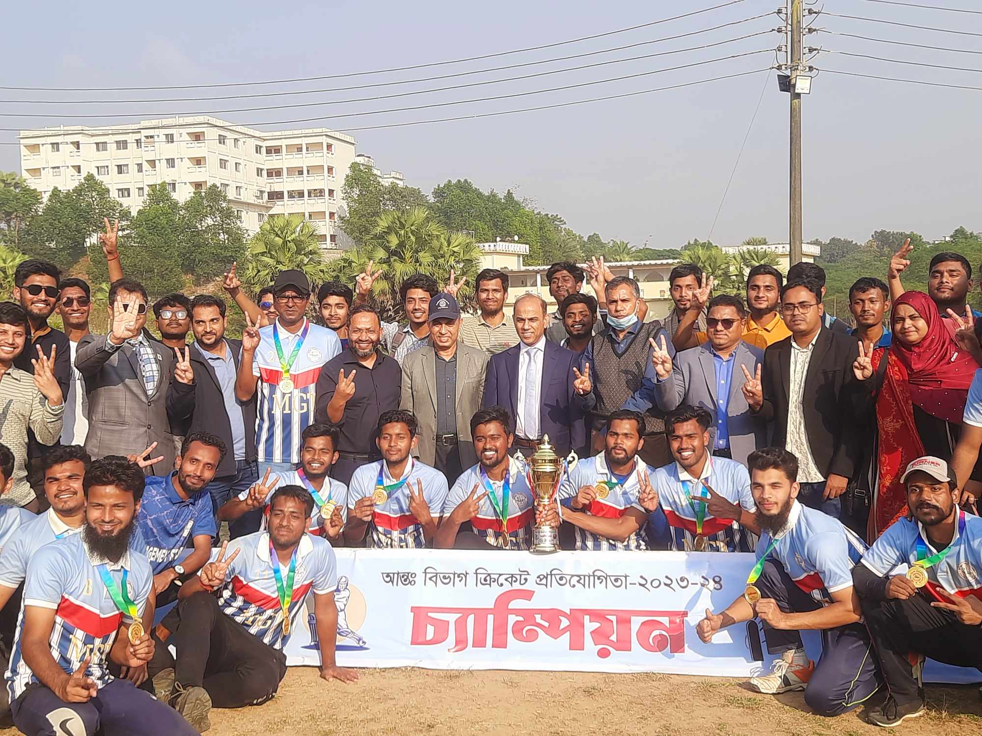 পদার্থবিজ্ঞান কে হারিয়ে ক্রিকেট টুর্নামেন্ট চ্যাম্পিয়ন কুবি'র ব্যবস্থাপনা বিভাগ