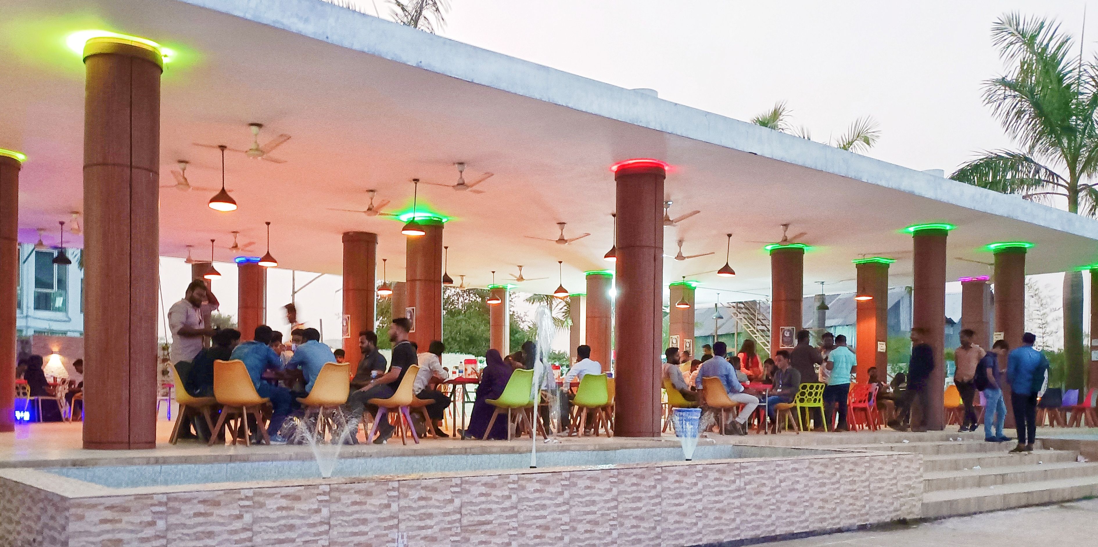 শিক্ষার্থীদের পদচারণায় মুখর ডিআইইউ ক্যাম্পাস