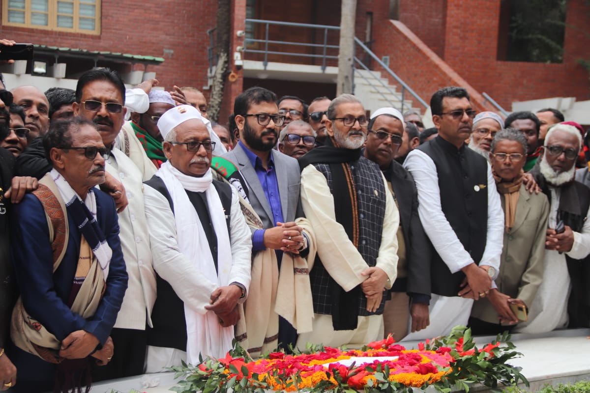 বঙ্গবন্ধুর সমাধিতে খুলনা-৬ আসনের এমপি'র শ্রদ্ধা নিবেদন