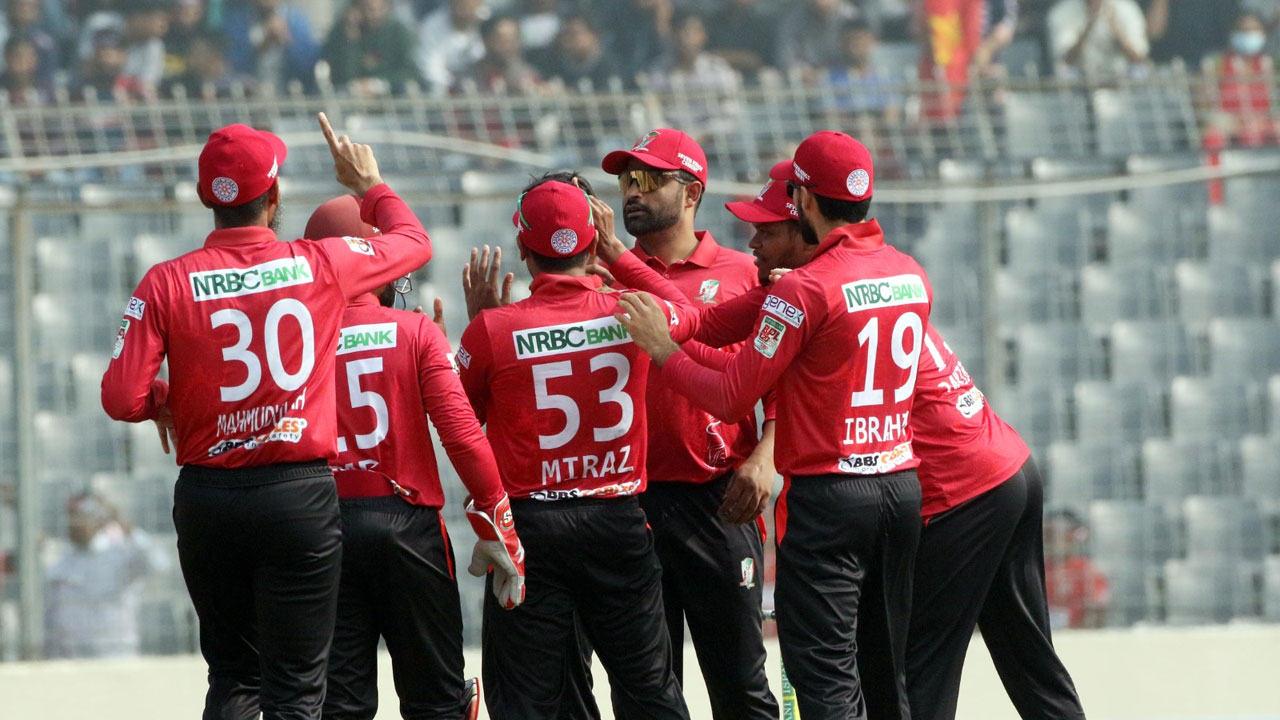 সাকিবের রংপুরকে গুঁড়িয়ে তামিমের বরিশালের শুভসূচনা