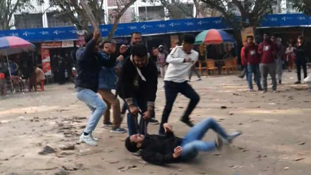 পূর্ব শত্রুতার জেরে ইবিতে সিনিয়র কর্তৃক জুনিয়রদের মারধর