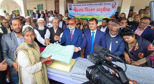 ইন্দুরকানীতে প্রধানমন্ত্রীর উপহার শীতবস্ত্র বিতরণ