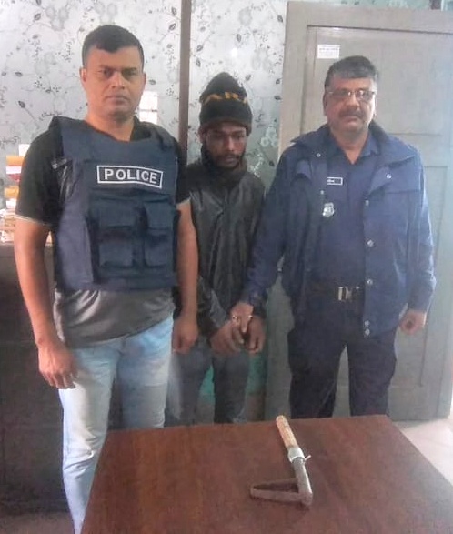 এলাকায় করতো অস্ত্র প্রদর্শন,পাইপগান মিলল কলা বাগানে