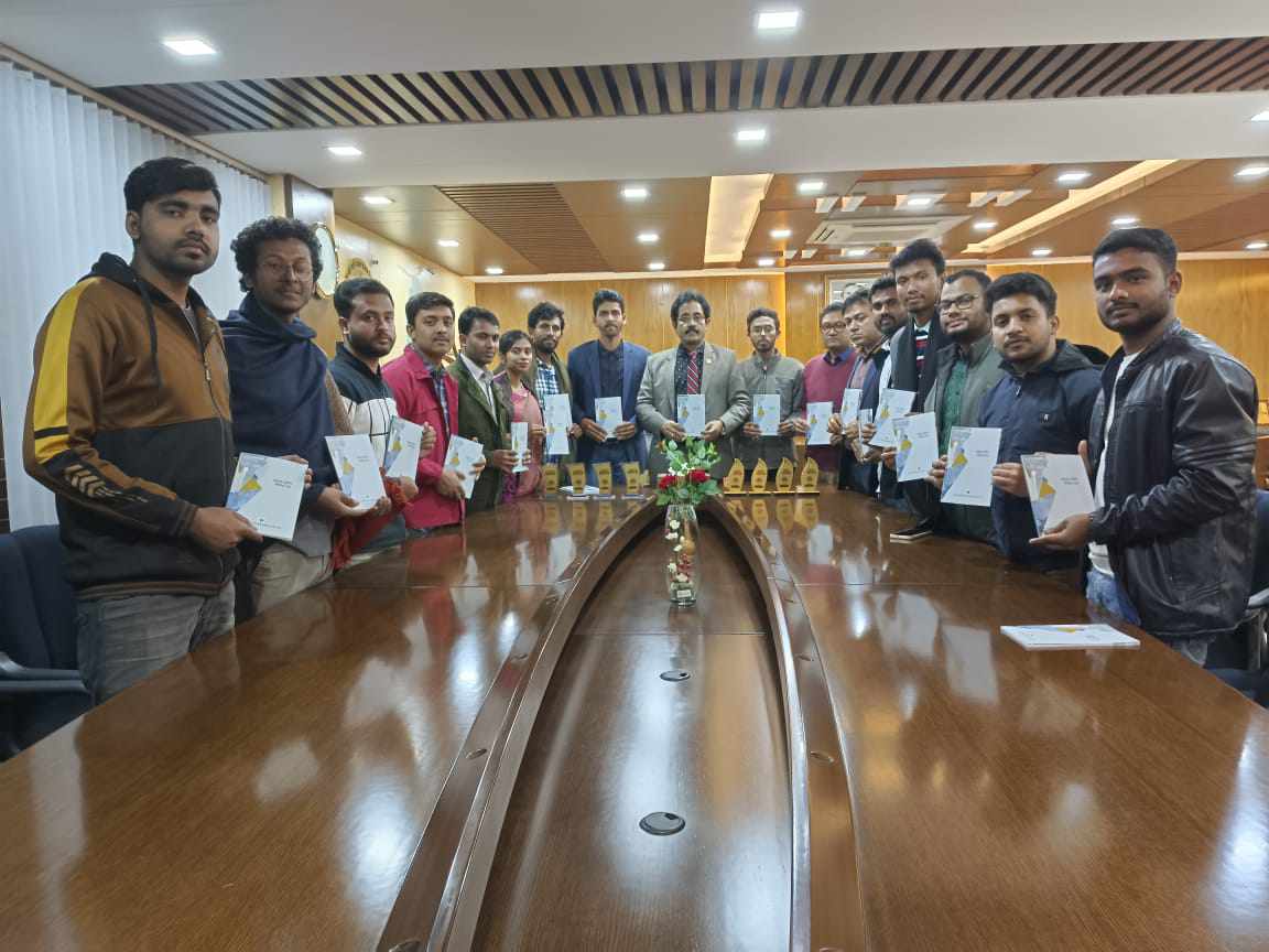 নজরুল বিশ্ববিদ্যালয় সাংবাদিক সমিতির তৃতীয়  স্মরণিকার মোড়ক উন্মোচন