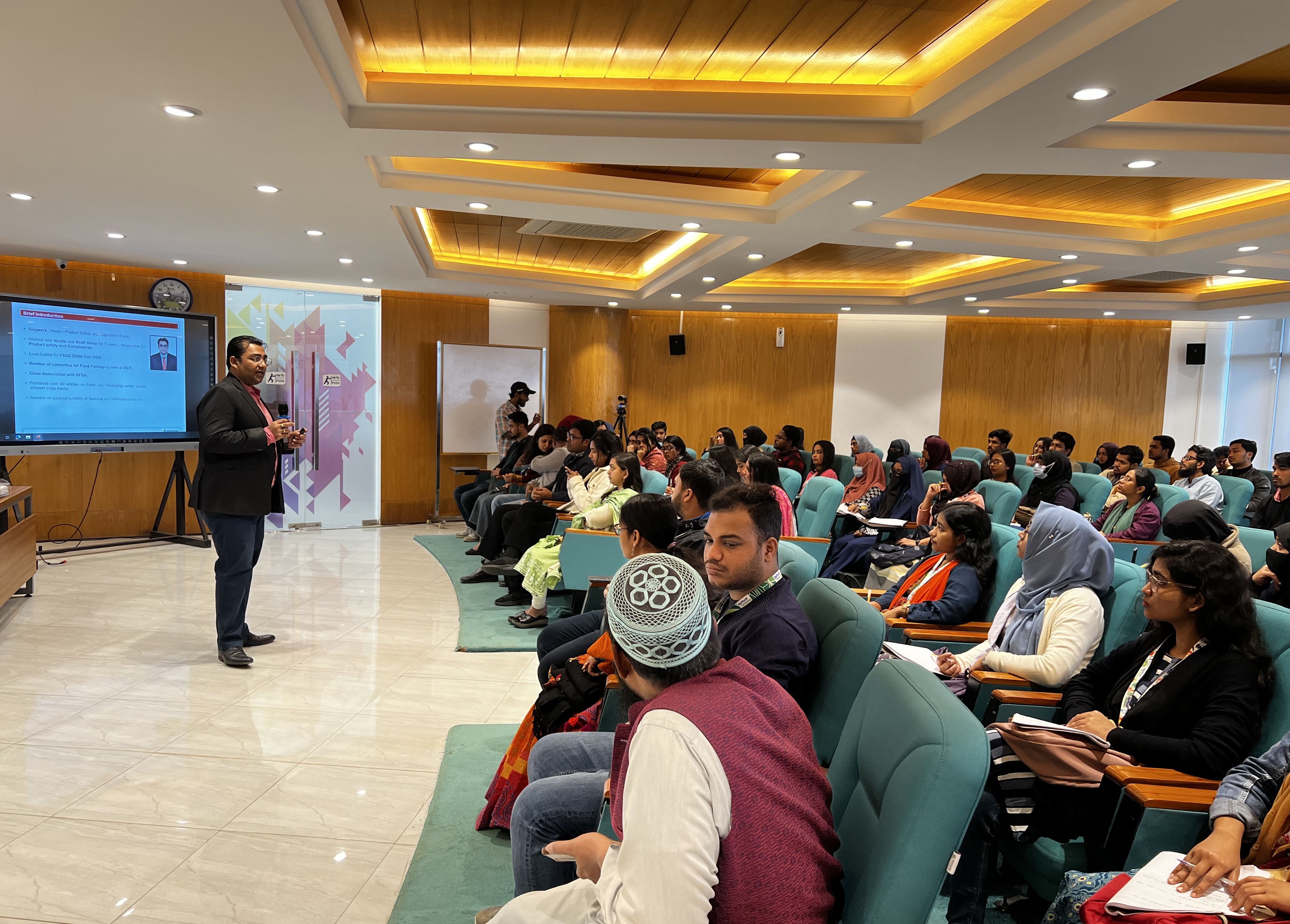 নিরাপদ খাদ্য প্যাকেজিং নিয়ে ড্যাফোডিল ইন্টারন্যাশনাল ইউনিভার্সিটিতে কর্মশালা