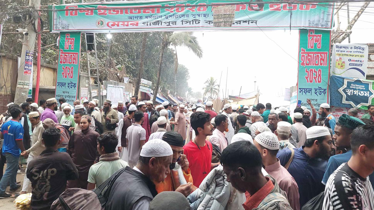 দলে দলে ইজতেমায় আসছেন মুসল্লিরা, শুরু হয়ে গেছে বয়ান