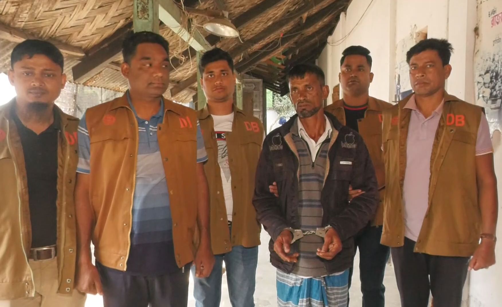 মা-মেয়েকে দলবদ্ধ ধর্ষণ: প্রধান আসামির শুনানী আজ, আরেক আসামি গ্রেপ্তার