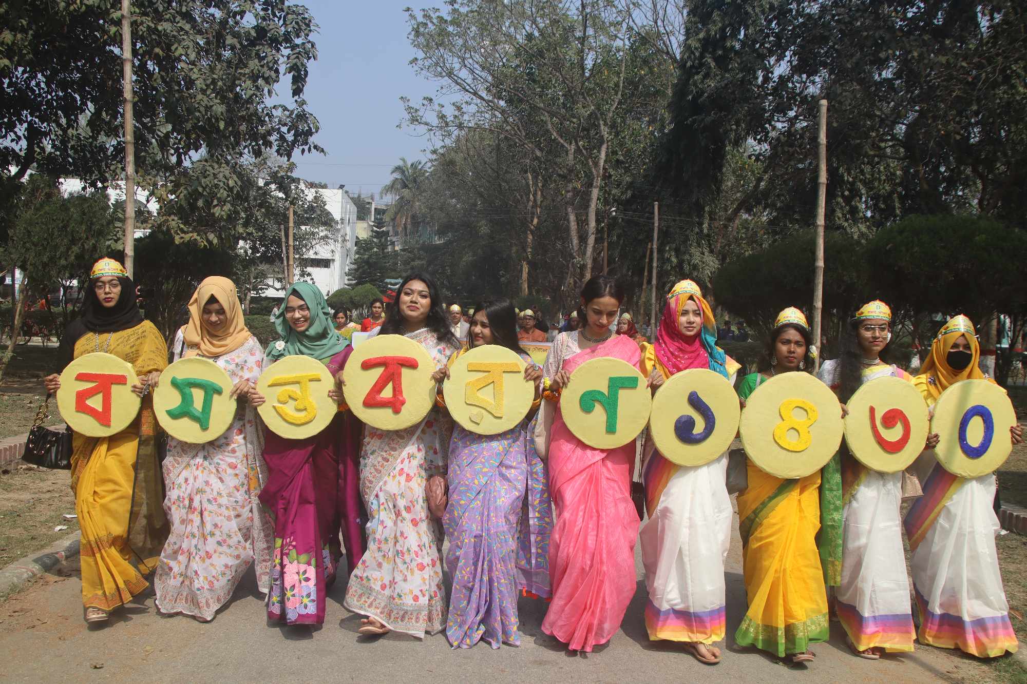 বর্ণাঢ্য আয়োজনে ইবিতে বসন্ত বরণ