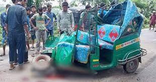 গাজীপুরে ট্রাক চাপায় অটোরিকশার ৩ যাত্রী নিহত, আহত ২