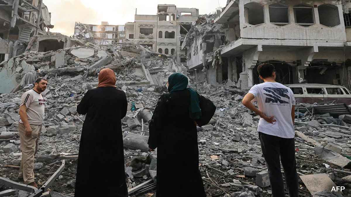 গাজায় আবাসিক বাড়িতে ইসরায়েলের বিমান হামলা, নিহত ৪০