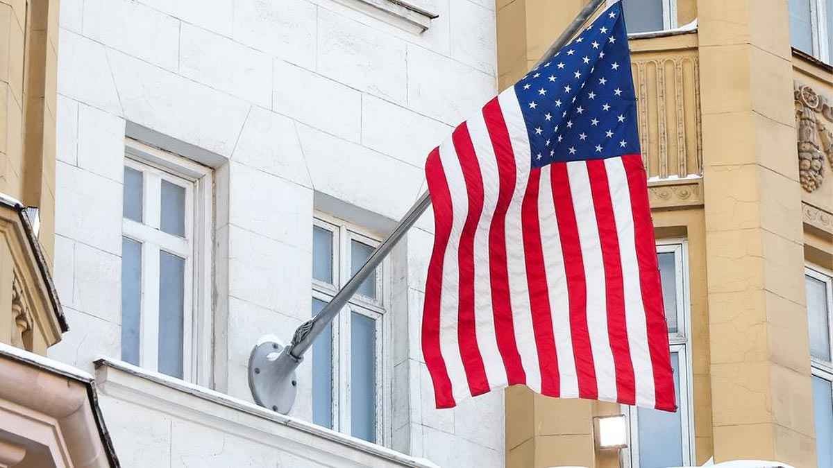 এবার ৫০০ ব্যক্তি-প্রতিষ্ঠানের ওপর নিষেধাজ্ঞা দিতে যাচ্ছে যুক্তরাষ্ট্র