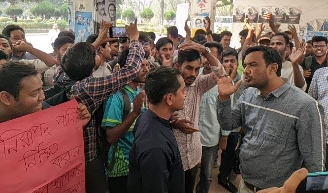 ইবিতে সততা ফোয়ারা চালুর দাবিতে শিক্ষার্থীদের ২৪ ঘন্টার আল্টিমেটাম