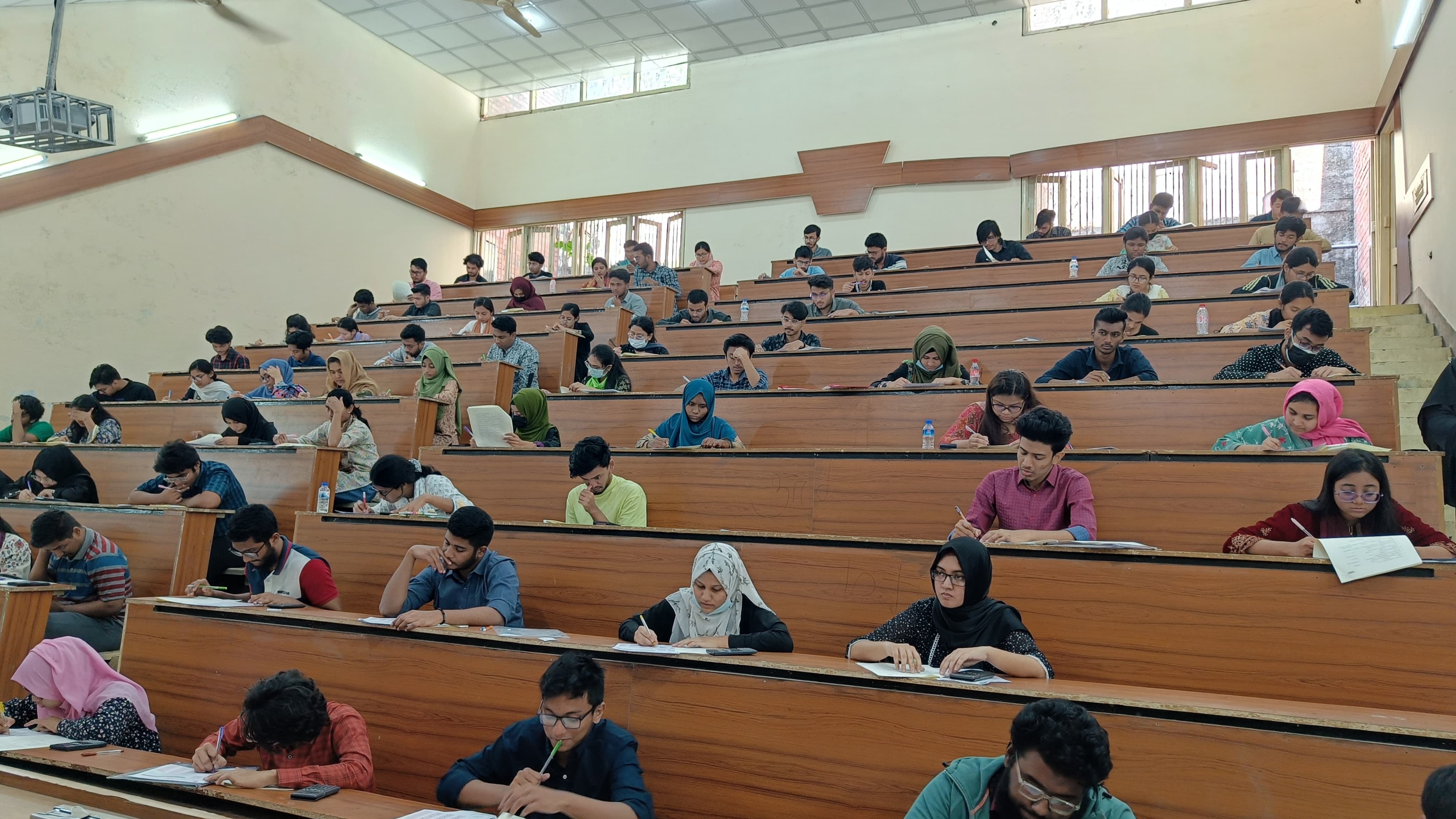 চট্টগ্রাম বিশ্ববিদ্যালয়ের ‘এ’ ইউনিটের ভর্তি পরীক্ষা অনুষ্ঠিত