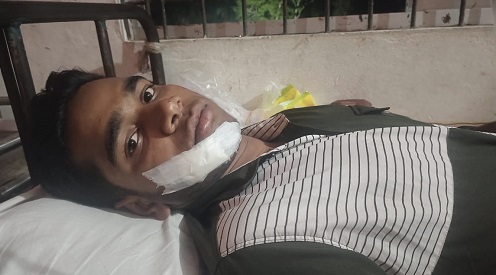 কয়রায় নৌকার পক্ষে নির্বাচন করায় হামলা, আহত  ২