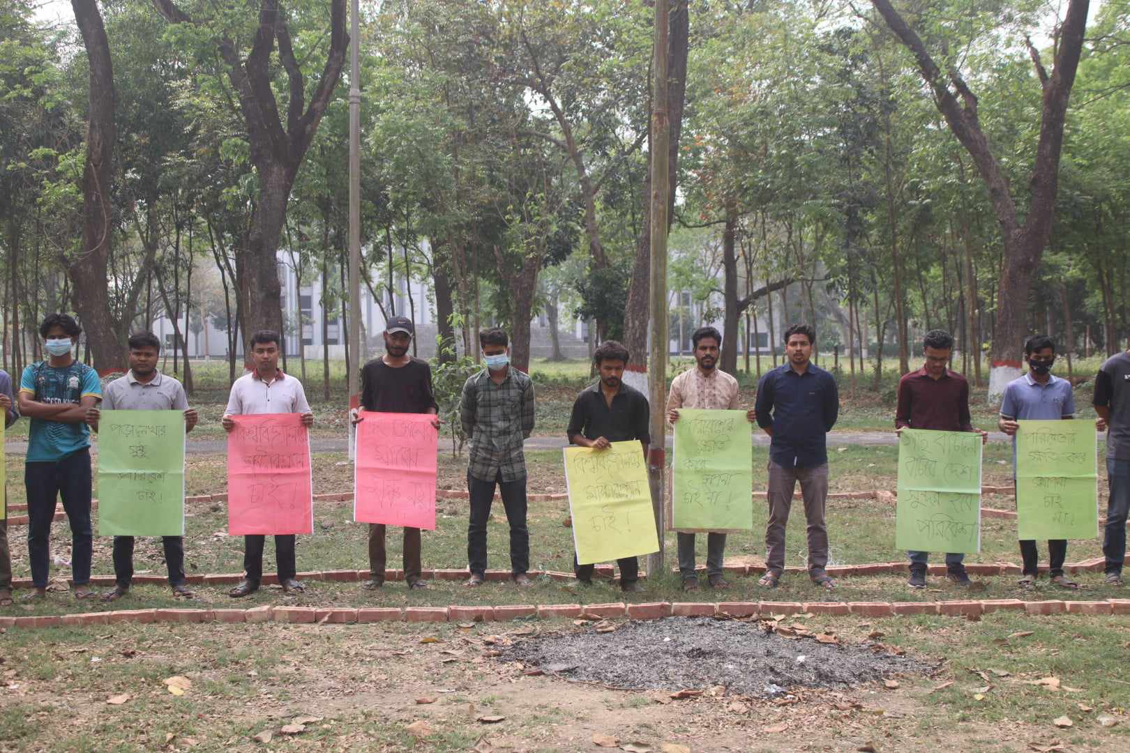 ইবিতে ফের বৈশাখী মঞ্চ তৈরির কাজ শুরু, বাম সংগঠনগুলোর প্রতিবাদ