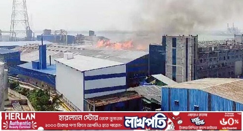 মুন্সিগঞ্জে বোর্ড তৈরির কারখানায় আগুন, কাজ করছে ৬ ইউনিট