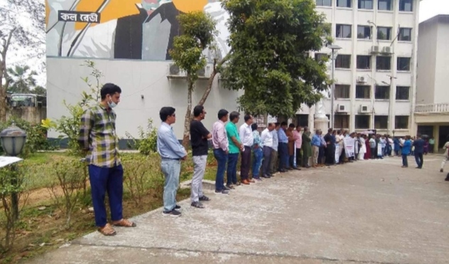 কুবিতে উপাচার্যের বিরুদ্ধে নানা অভিযোগ, শিক্ষক সমিতির মানববন্ধন