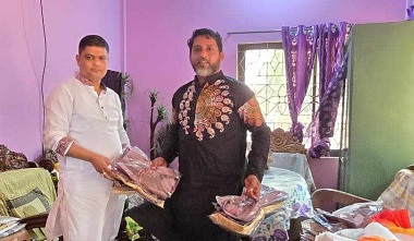 মিরসরাইয়ে আওয়ামী লীগ নেতা রুবেলের ঈদ উপহার বিতরণ