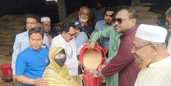 দিনাজপুর পৌরসভা ভিজিএফ'র চাল বিতরণ কর্মসূচীর উদ্বোধন