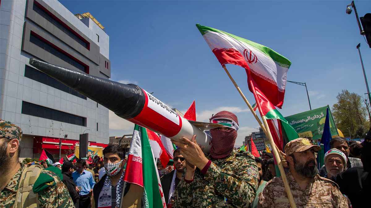 এখনই ‘প্রতিশোধে’ যাচ্ছে না ইরান