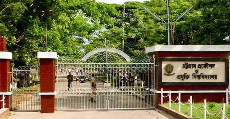 চুয়েট বন্ধ ঘোষণা, ক্ষোভে বাসে আগুন দিলেন শিক্ষার্থীরা