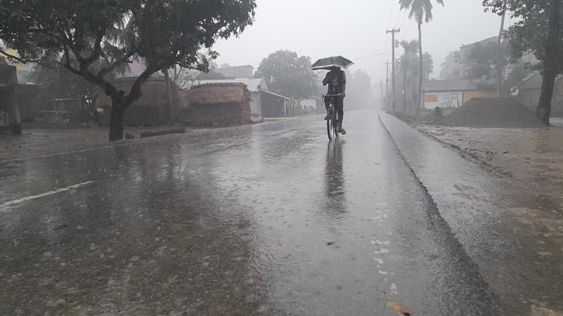 বৃহস্পতিবার থেকে সারা দেশে বৃষ্টির আভাস, কমবে তাপমাত্রা