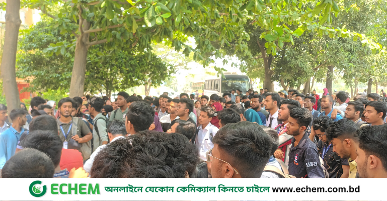 পরীক্ষা পেছানোর দাবিতে গবি শিক্ষার্থীদের  স্মারক লিপি