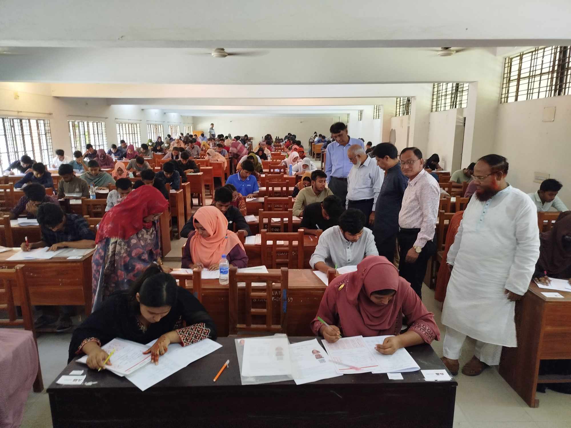 ইবিতে গুচ্ছভুক্ত 'বি' ইউনিটের ভর্তি পরীক্ষা সুষ্ঠুভাবে সম্পন্ন, উপস্থিতি ৯৩.৫৮ শতাংশ