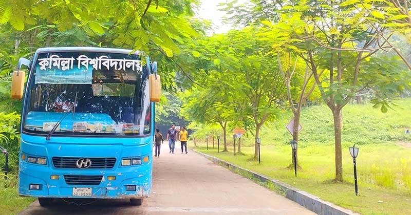 শিক্ষার্থীদের 'যাতায়াত' সুবিধার্থে বন্ধ ক্যাম্পাসে বাস দিলো কুবি