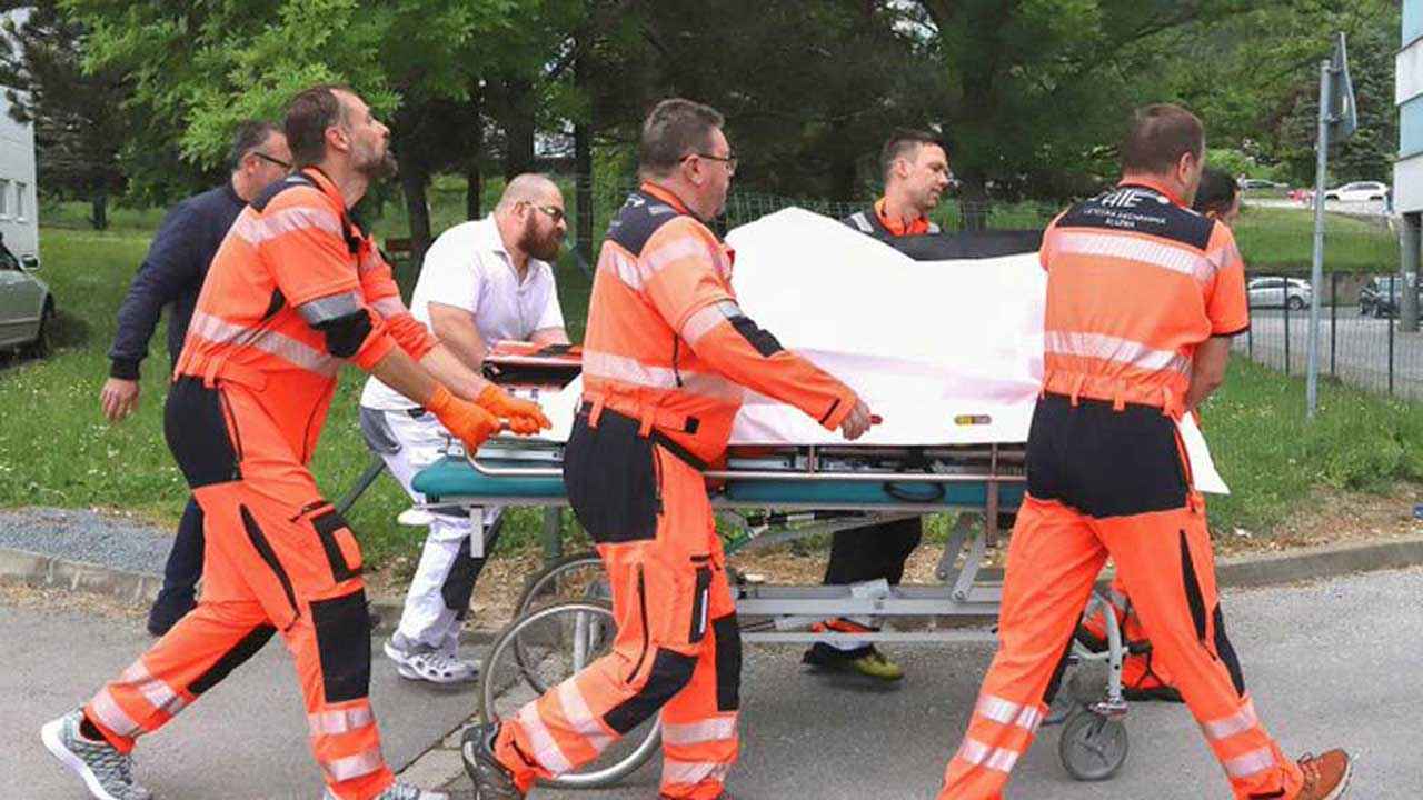 স্লোভাকিয়ার প্রধানমন্ত্রীর ওপর গুলি চালান এক কবি!