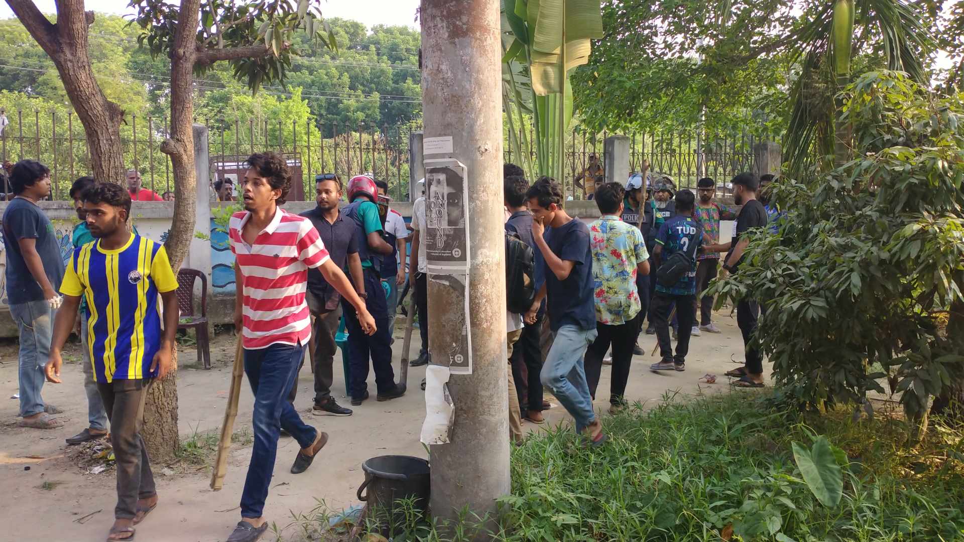 মাদক সেবনকে কেন্দ্র করে রাবিতে দু পক্ষের সংঘর্ষ, আহত ৩