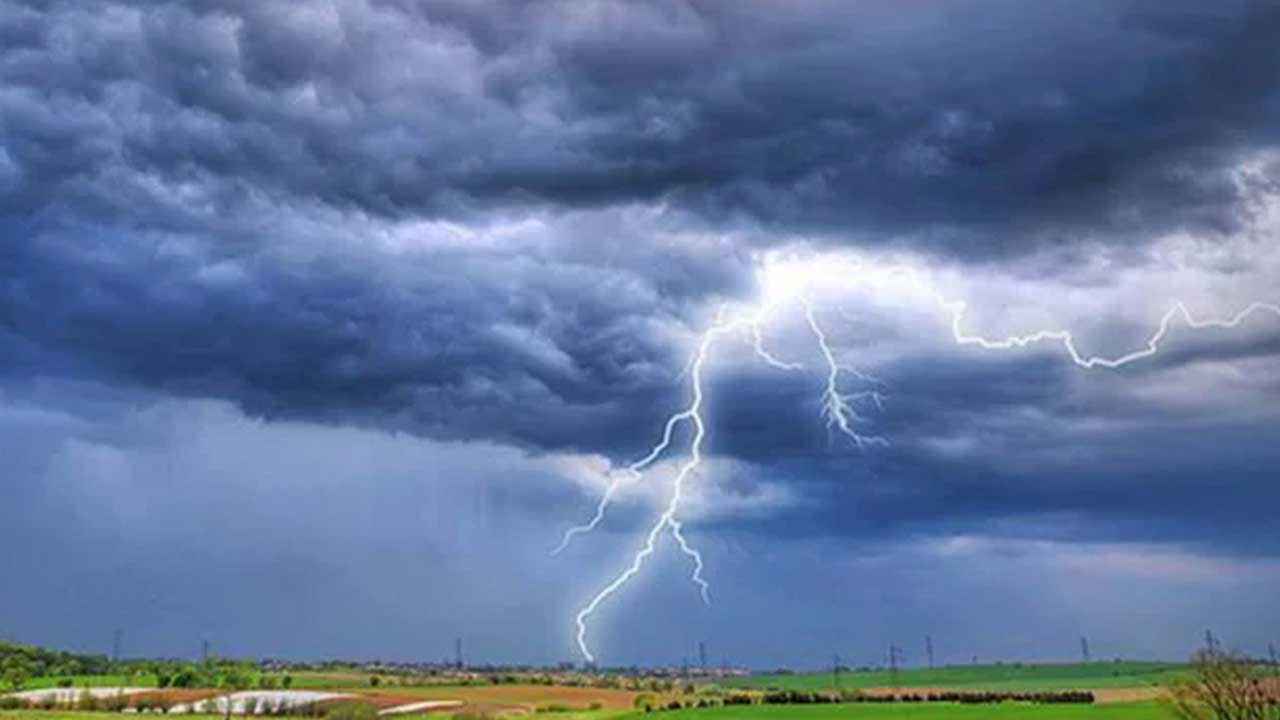 বজ্রপাতে চার জেলায় মা-ছেলেসহ ৮ জনের মৃত্যু