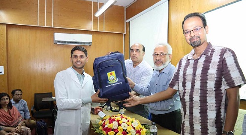 শেকৃবির শিক্ষার্থীদের মাঝে “সার্জিক্যাল  এন্ড অবস্টেট্রিক্যাল কিটবক্স” বিতরণ