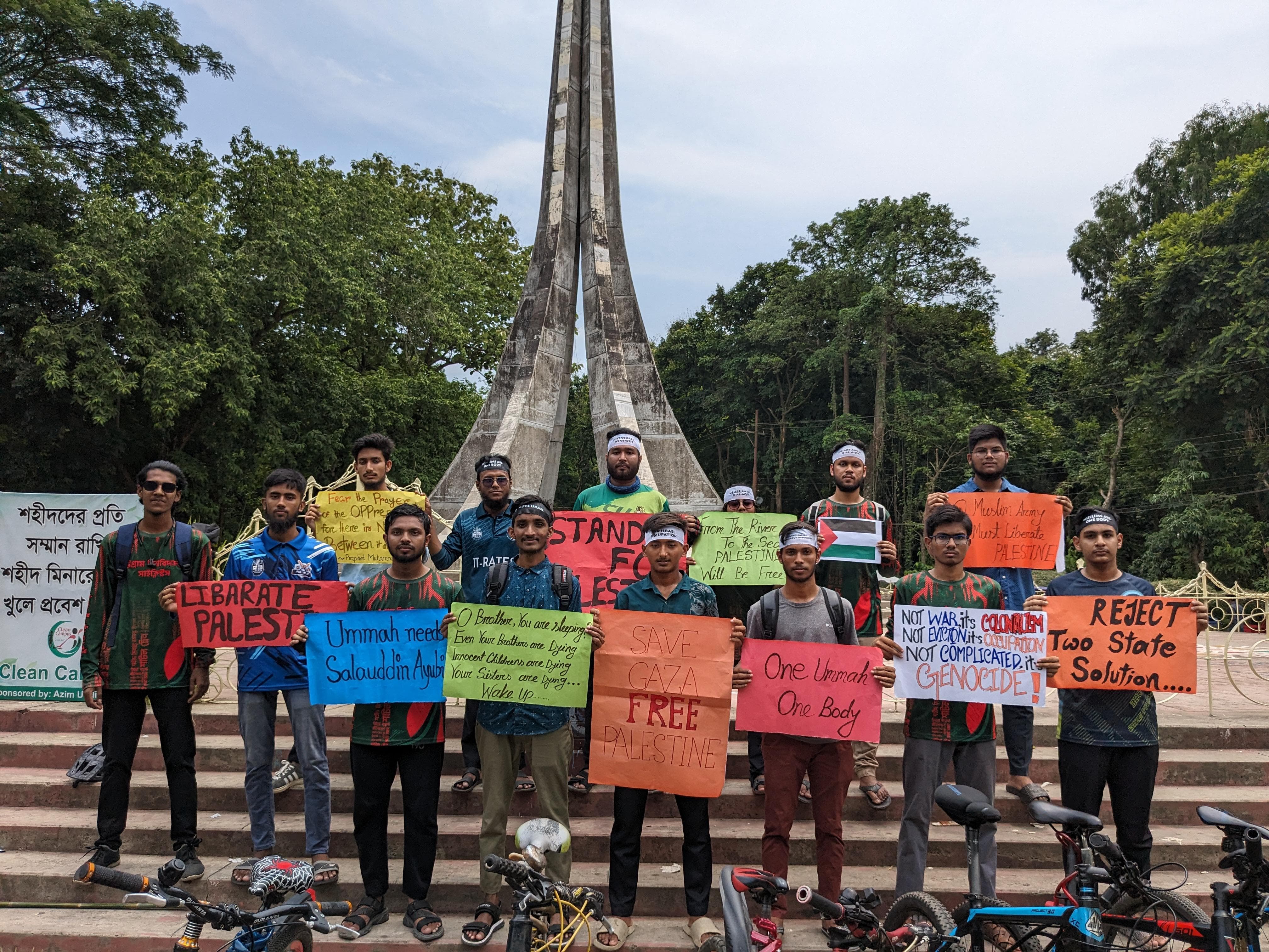 স্বাধীন ফিলিস্তিন প্রতিষ্ঠার দাবিতে চট্টগ্রাম বিশ্ববিদ্যালয় সাইক্লিস্টের র‍্যালি