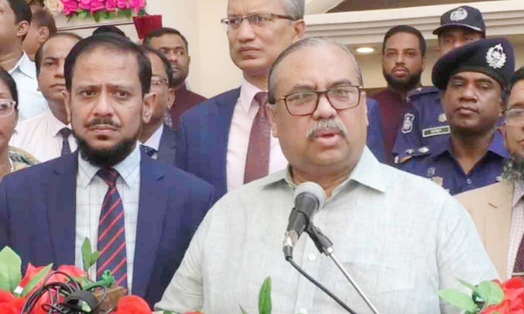 মুরগির ধান খাওয়ার মতো তুচ্ছ ঘটনায় মামলা হচ্ছে : প্রধান বিচারপতি