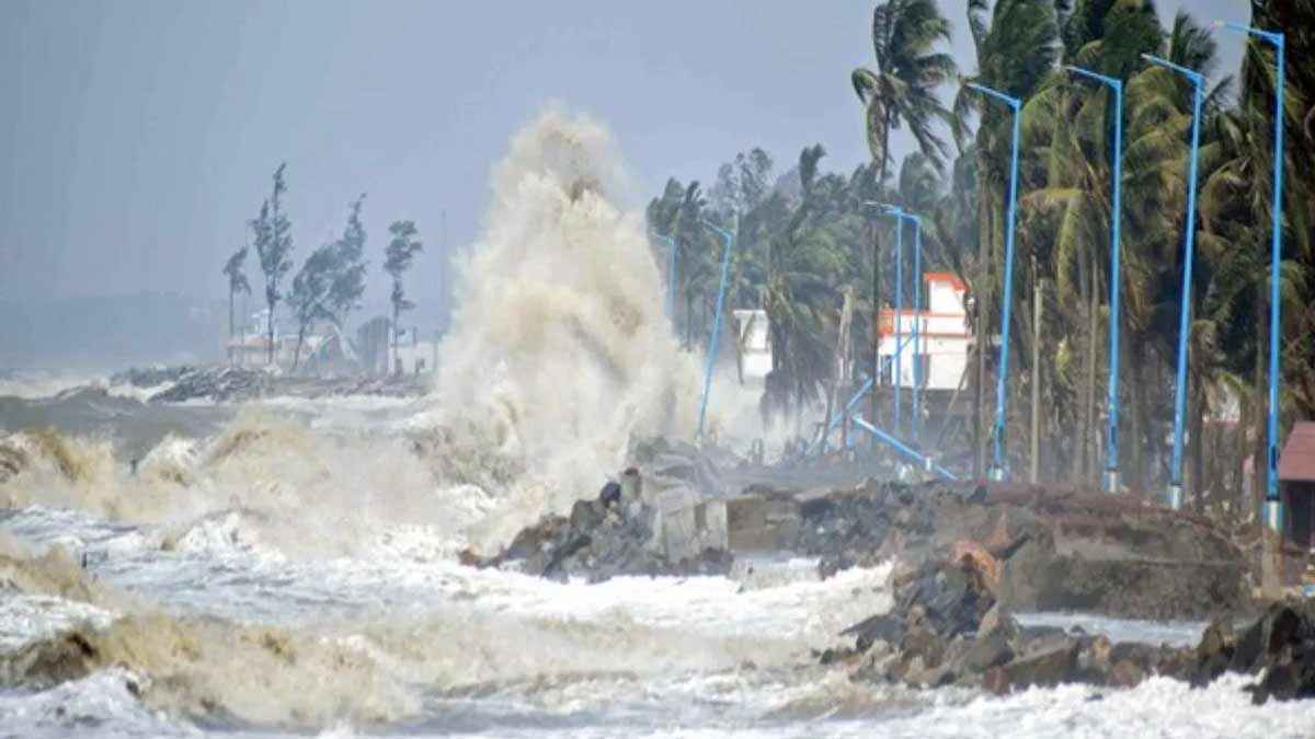 সাগরে সুস্পষ্ট লঘুচাপ, জেলেদের উপকূলের কাছে থাকার নির্দেশ