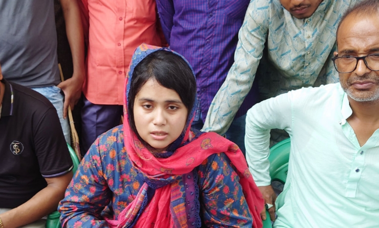 প্রধানমন্ত্রী আমাকে ধৈর্য্য ধরতে বলেছেন : এমপি আনারের মেয়ে