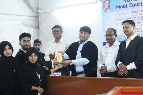 বরেন্দ্র বিশ্ববিদ্যালয়ে মুট কোর্ট প্রতিযোগিতায় ইজিসি সদস্য