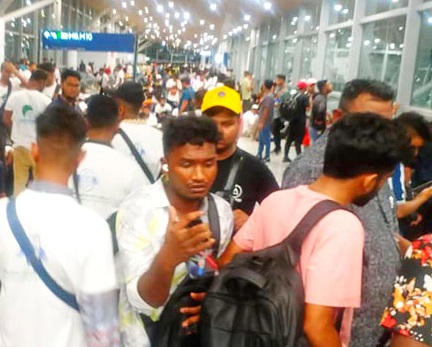 মালয়েশিয়ার বিমানবন্দরে এখনও হাজার হাজার বাংলাদেশী কর্মী