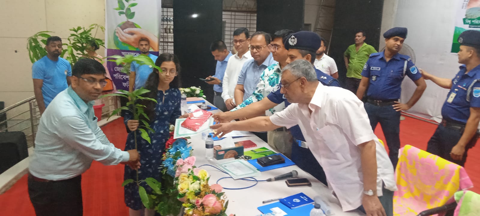 ফরিদপুরে বিশ্ব পরিবেশ দিবস উপলক্ষে শোভাযাত্রা ও আলোচনা সভা অনুষ্ঠিত