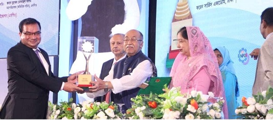 বায়োফার্মা পেল সেরা ঔষধ শিল্প প্রতিষ্ঠান অ্যাওয়ার্ড