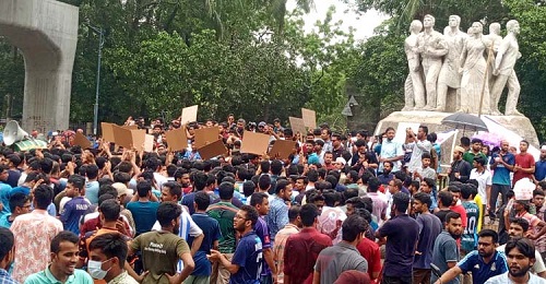 ঢাবিতে তৃতীয় দিনের মতো বিক্ষোভ, কোটা পুনর্বহালের প্রতিবাদে