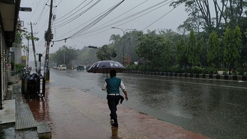 ভ্যাপসা গরমে ভোরে রাজধানীতে স্বস্তির বৃষ্টি