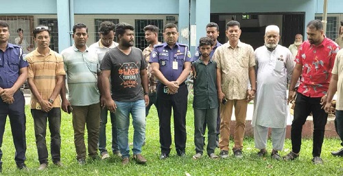 পা দিয়ে লিখে উত্তীর্ণ সেই সিয়ামের দ্বায়িত্ব নিলেন ওসি মুশফিকুর