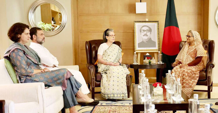 প্রধানমন্ত্রী শেখ হাসিনার সঙ্গে সোনিয়া গান্ধীর সাক্ষাৎ