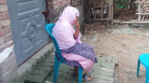 বিয়ের দাবিতে প্রেমিকের বাড়িতে ৪ দিন ধরে অনশন