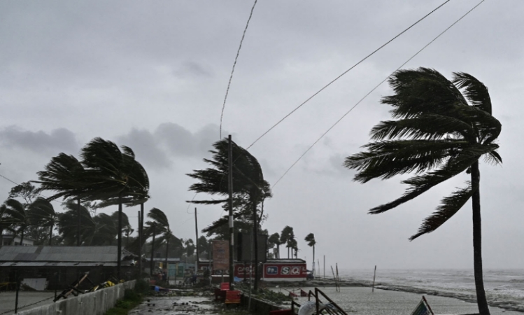 ৪ অঞ্চলে ৬০ কিমি বেগে ঝড়ের আভাস