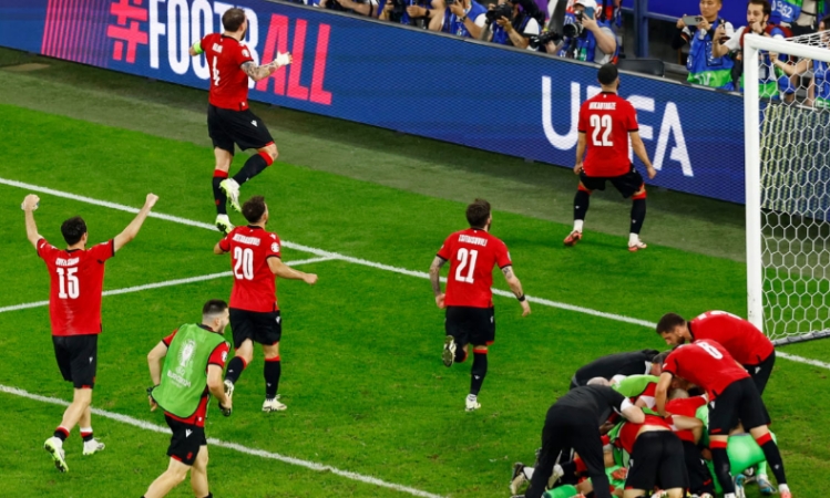 পর্তুগালকে হারিয়ে নকআউটে জর্জিয়া