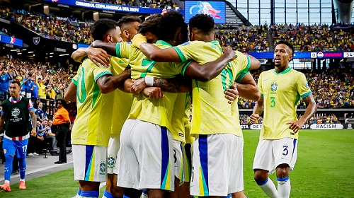 ভিনির জোড়া গোল প্যারাগুয়েকে উড়িয়ে দিলো